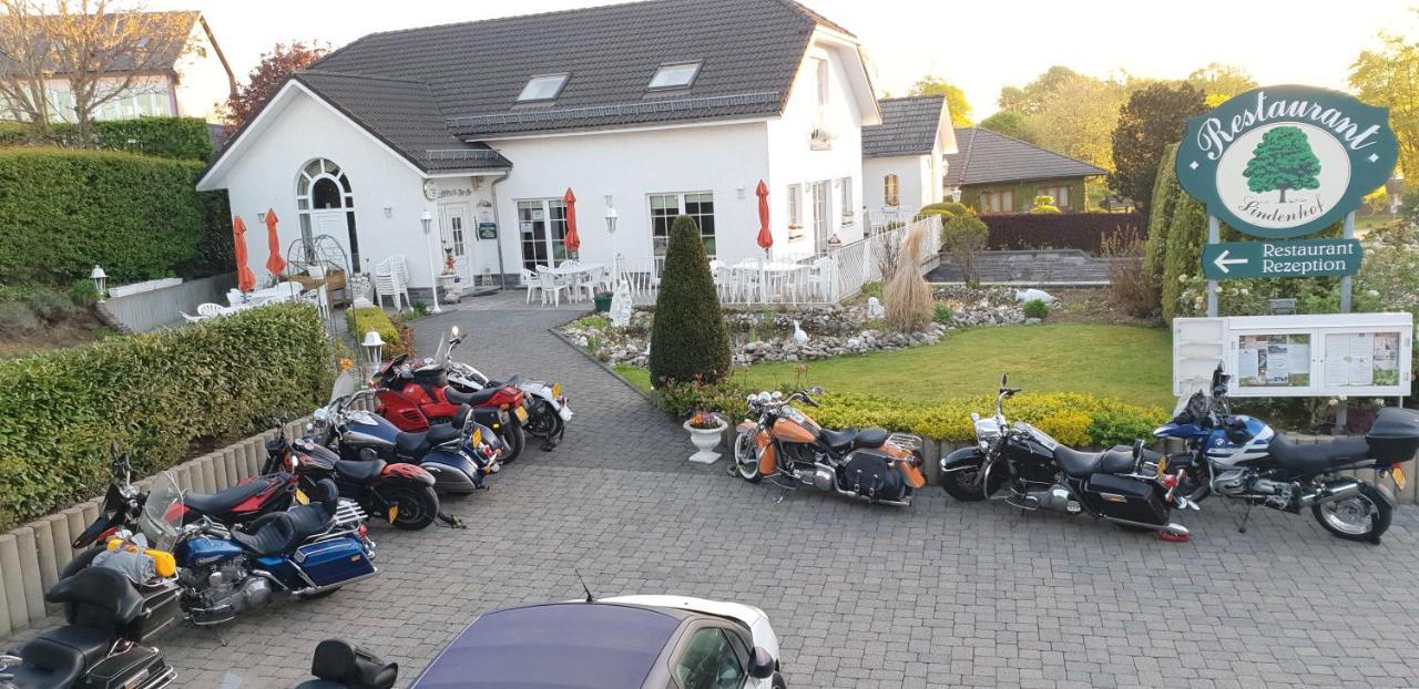 Charme - Hotel Lindenhof Weywertz Exterior photo