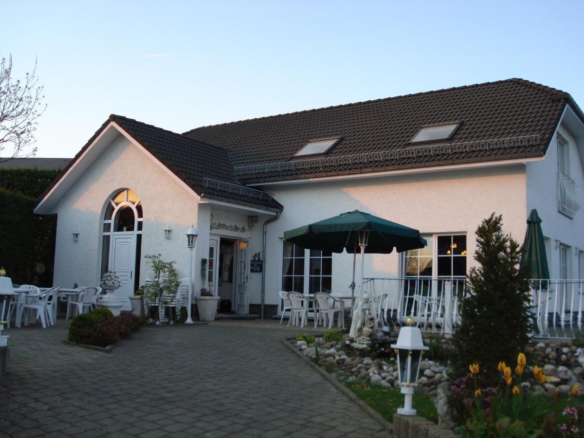 Charme - Hotel Lindenhof Weywertz Exterior photo
